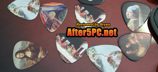 Renaissance Art 12-Pack Celluloid Guitar Picks with Leather Keychain Pick Holder Review